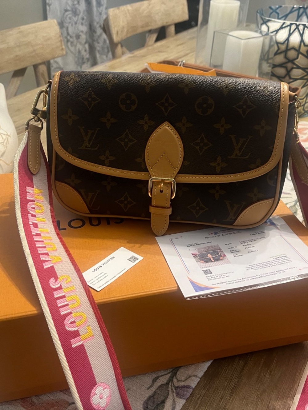 Louis Vuitton crossbody Diane Bag - Picture 9 of 10